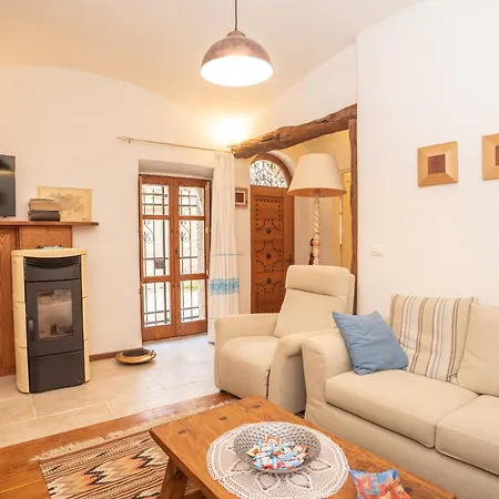 بيت للعطل Casa Santa Croce Ala dei Sardi